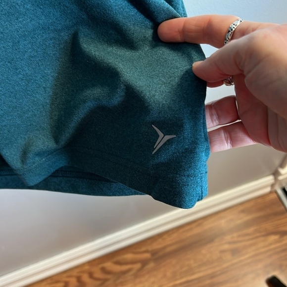 Old Navy Active Core Sleeveless Shirt Size XL - Picture 2 of 6